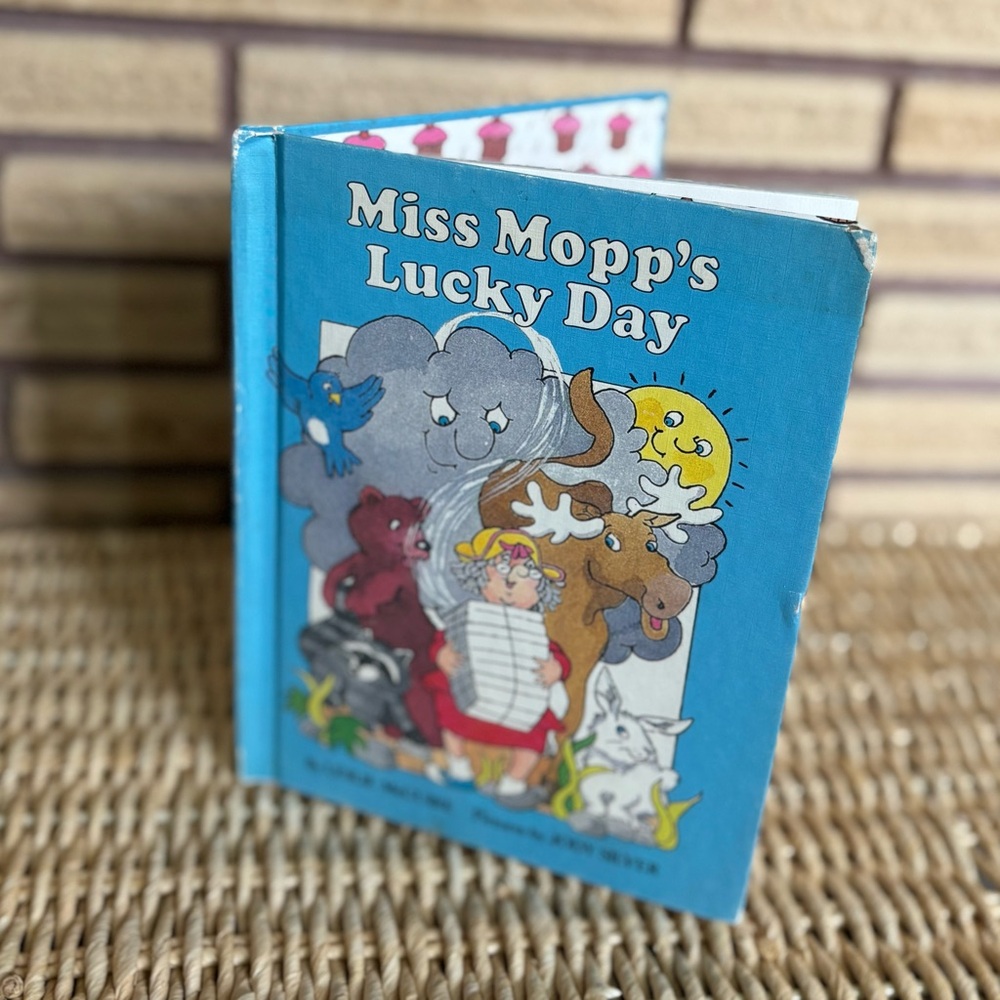80's Miss Mopp's Lucky Day Book - Kids Book - Read Aloud Book - Beginner Reader
